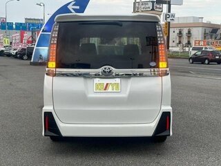 2016 Toyota Voxy III (R80), белый, 1385008 рублей, вид 5