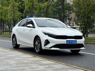 2023 Kia K3 II (China Market) Рестайлинг, белый, 1537300 рублей, вид 3
