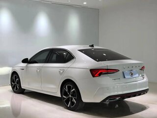 2023 Skoda Octavia IV (A8), белый, 1950000 рублей, вид 4