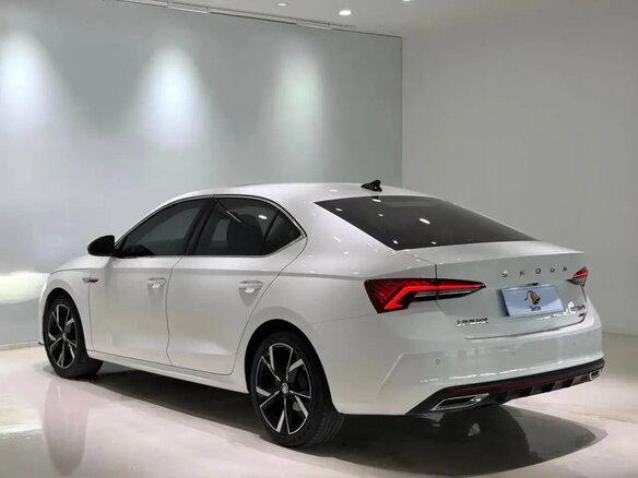 2023 Skoda Octavia IV (A8), белый - вид 3