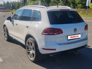 2014 Volkswagen Touareg II, белый, 2350000 рублей, вид 5
