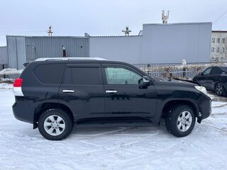 2010 Toyota Land Cruiser Prado 150 Series, чёрный, 2800000 рублей, вид 3
