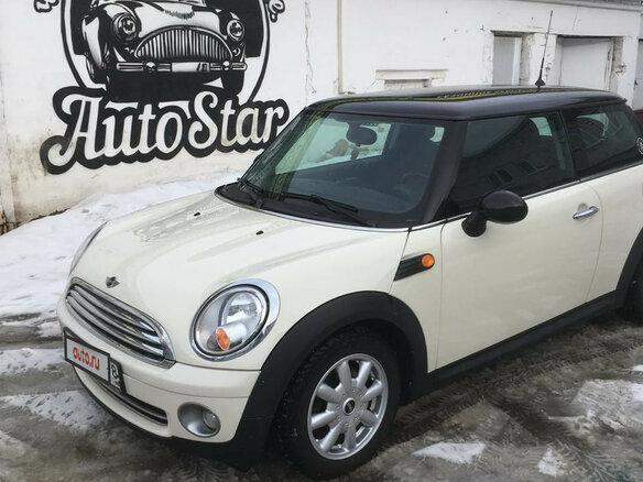 2010 Mini Hatch One II (R56), белый