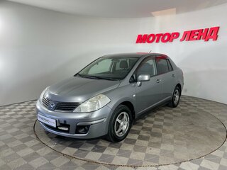 Nissan Tiida I