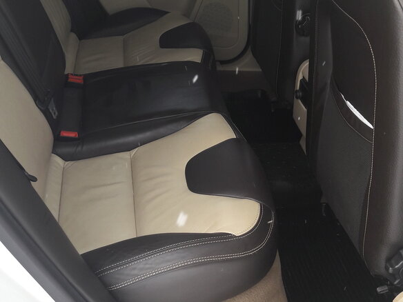 2011 Volvo XC60 I, белый - вид 3