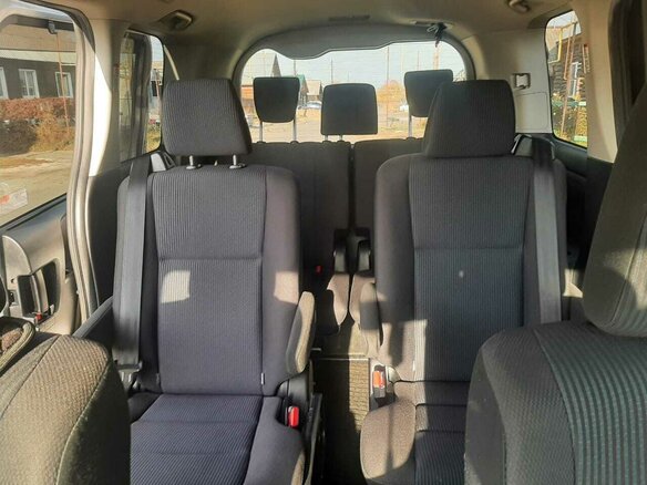 2015 Toyota Noah III (R80), серебристый, 2100000 рублей - вид 4