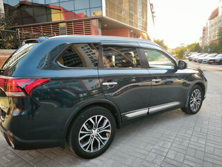 2016 Mitsubishi Outlander III Рестайлинг 2, синий, 2339000 рублей, вид 3