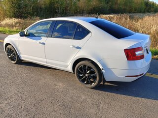 2017 Skoda Octavia III (A7) Рестайлинг, белый, 1440000 рублей, вид 5