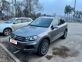 2011 Volkswagen Touareg II, серый, 2150000 рублей, вид 2