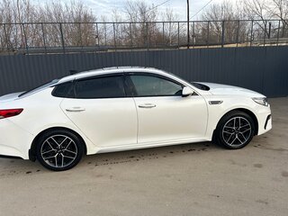2019 Kia Optima IV Рестайлинг, белый, 2300000 рублей, вид 3