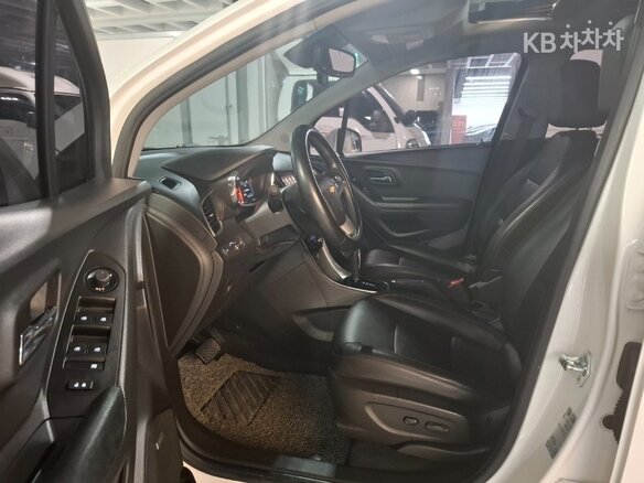 2021 Chevrolet Trax I Рестайлинг, белый, 1300000 рублей - вид 16