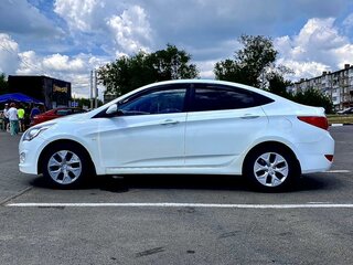 2015 Hyundai Solaris I Рестайлинг, белый, 1100000 рублей, вид 3