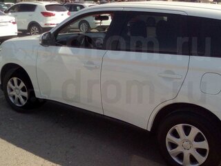 2013 Mitsubishi Outlander III, белый, 1400000 рублей, вид 3
