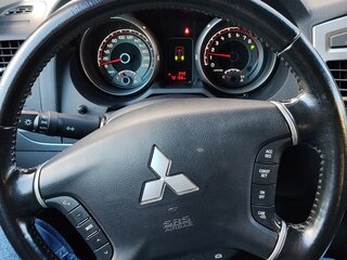 2015 Mitsubishi Pajero IV Рестайлинг 2, чёрный, 3370000 рублей, вид 5
