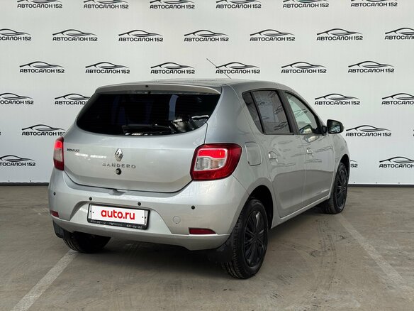 2015 Renault Sandero II, серебристый, 599000 рублей - вид 2