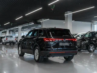 2024 Volkswagen Touareg III Рестайлинг, чёрный, 9100000 рублей, вид 4