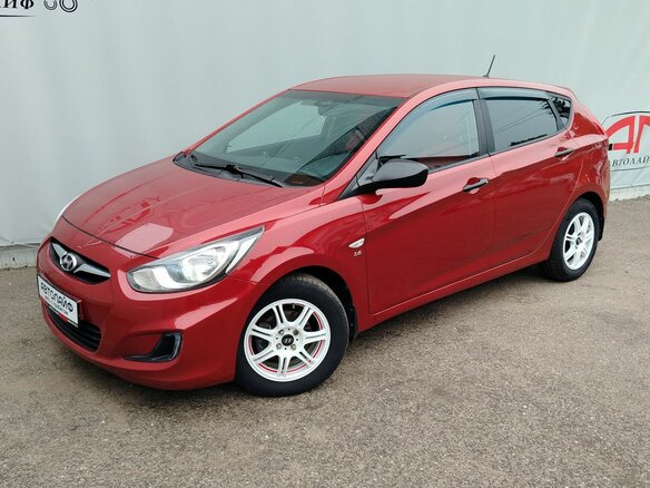 2013 Hyundai Solaris I, красный, 699000 рублей - вид 1