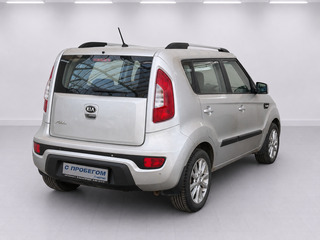 2013 Kia Soul I Рестайлинг, серебристый, 945000 рублей, вид 4