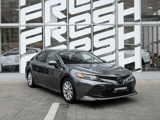 2019 Toyota Camry US Market VIII (XV70), серый, 2590000 рублей, вид 1