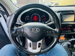 2011 Kia Sportage III, белый, 1100000 рублей, вид 5
