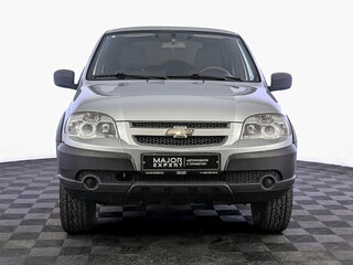 2017 Chevrolet Niva I Рестайлинг, серебристый, 745000 рублей, вид 2