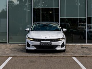 2021 Kia K5 III, белый, 2595000 рублей, вид 2