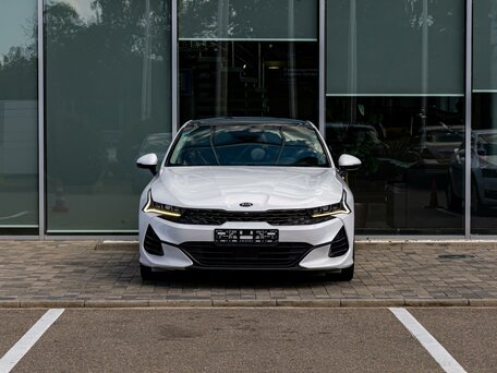 2021 Kia K5 III, белый, 2595000 рублей, вид 2