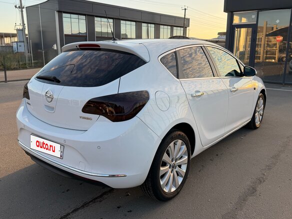 2012 Opel Astra J Рестайлинг, белый, 680000 рублей - вид 4
