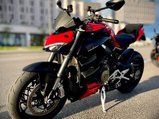 2022 Ducati Streetfighter V4, красный, 1385000 рублей, вид 1