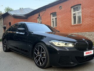 2022 BMW 5 серии 530i xDrive VII (G30/G31/G38) Рестайлинг, чёрный, 6490000 рублей, вид 3