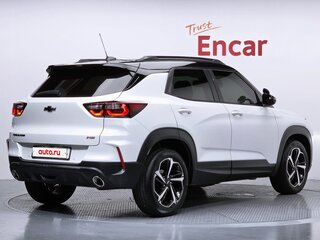 2023 Chevrolet TrailBlazer III Рестайлинг, белый, 1540000 рублей, вид 3