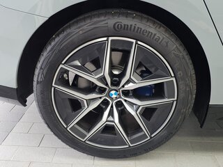 2026 BMW 5 серии 520i VIII (G60/G61/G68), серый, 6687700 рублей, вид 5