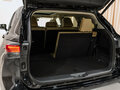 2026 Toyota Highlander IV (XU70), чёрный - вид 3