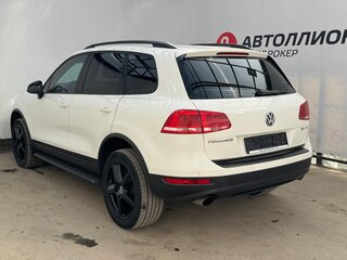 2011 Volkswagen Touareg II, белый, 1499000 рублей, вид 3