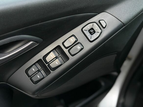 2014 Hyundai ix35 I Рестайлинг, серебристый, 1105000 рублей - вид 8