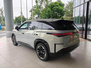 2026 Toyota bZ3X 58.3 kWh, серебристый, 2510010 рублей, вид 2