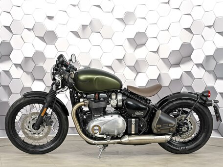 2019 Triumph Bonneville Bobber, зелёный, 1085000 рублей, вид 4