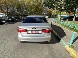 2013 Kia Rio 4-speed III, серебристый, 980000 рублей, вид 3