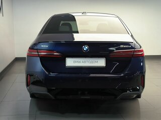 2024 BMW 5 серии 520d xDrive VIII (G60/G61/G68), синий, 11500000 рублей, вид 3