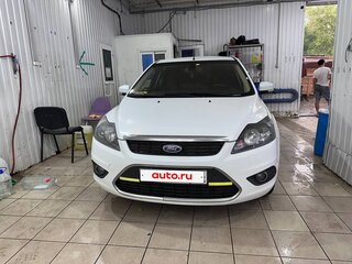2010 Ford Focus II Рестайлинг, белый, 500000 рублей, вид 2