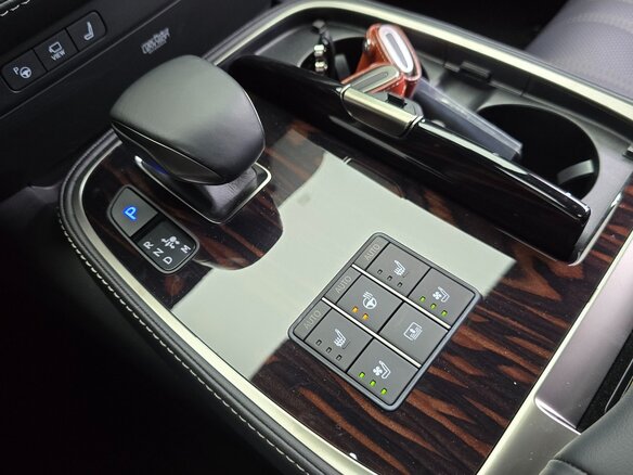 2024 Lexus LS 500 V Рестайлинг, чёрный, 15666666 рублей - вид 12