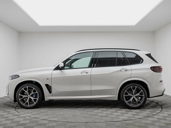 2025 BMW X5 40i IV (G05/G18) Рестайлинг, белый - вид 10