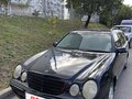 2001 Mercedes-Benz E-Класс 240 II (W210, S210) Рестайлинг, чёрный, 450000 рублей - вид 2