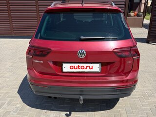 2017 Volkswagen Tiguan II, красный, 1950000 рублей, вид 3