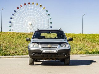 2018 Chevrolet Niva I Рестайлинг, серебристый, 750000 рублей, вид 3