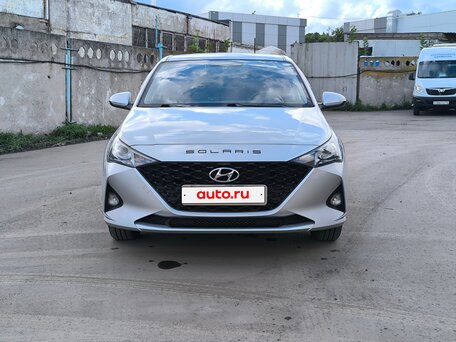 2020 Hyundai Solaris II Рестайлинг, серебристый, 1525000 рублей, вид 2