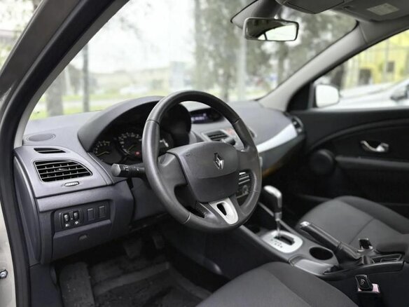 2011 Renault Fluence I, бежевый, 990000 рублей - вид 9