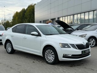 2020 Skoda Octavia III (A7) Рестайлинг, белый, 1950000 рублей, вид 2