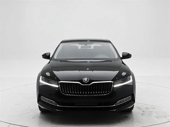 2023 Skoda Superb III Рестайлинг, чёрный - вид 2