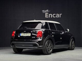 2022 Mini Hatch Cooper III (F55/F56) Рестайлинг 2, чёрный, 1740000 рублей, вид 4